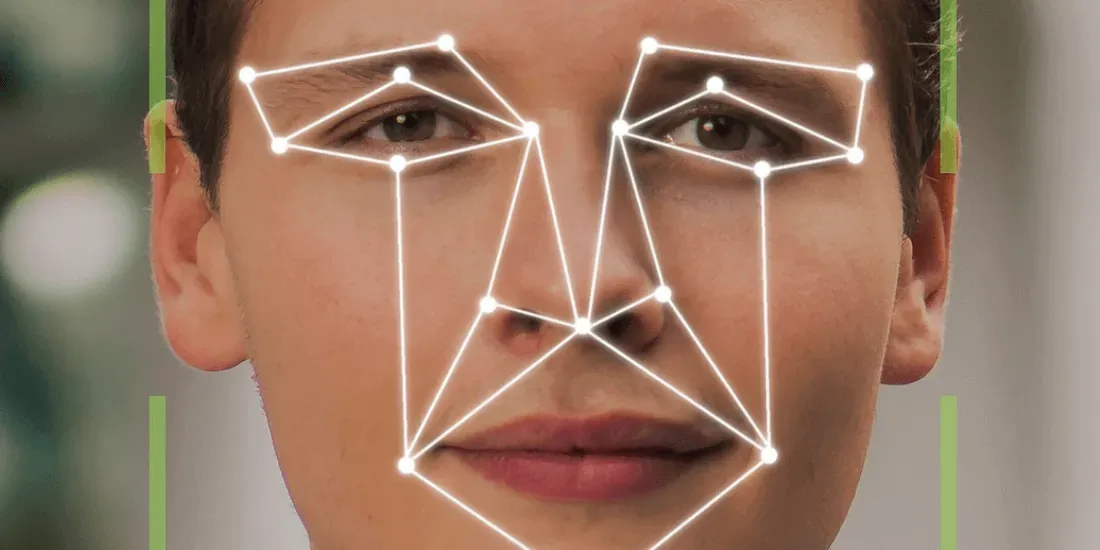 実は複雑な仕組みの顔認証