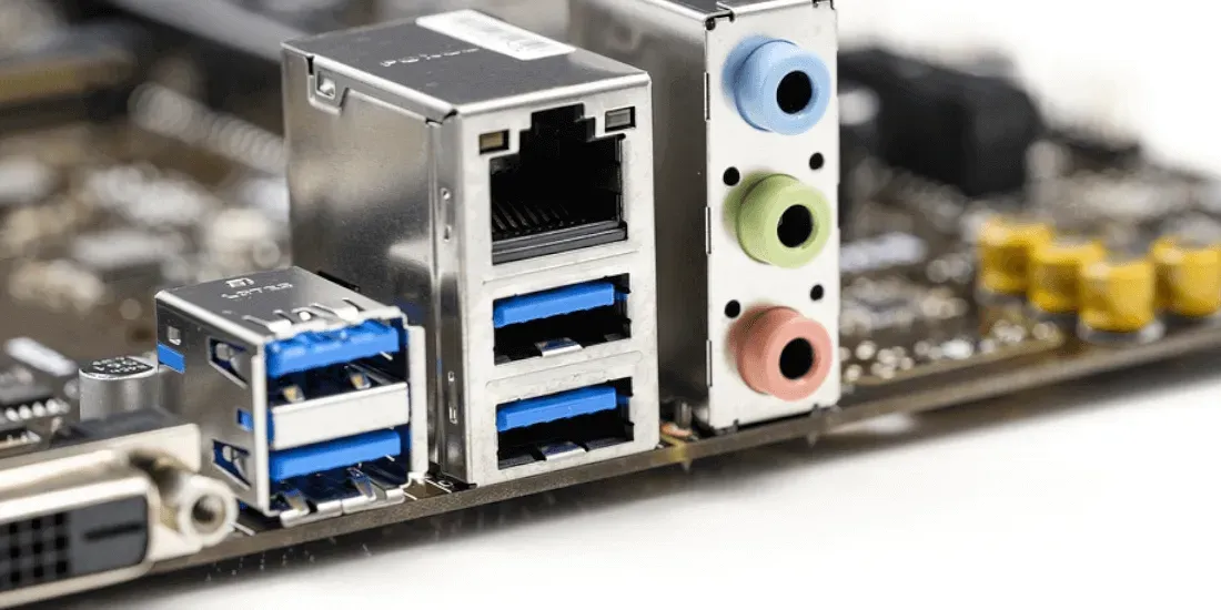 デスクトップPCにもUSBポートは必ずある